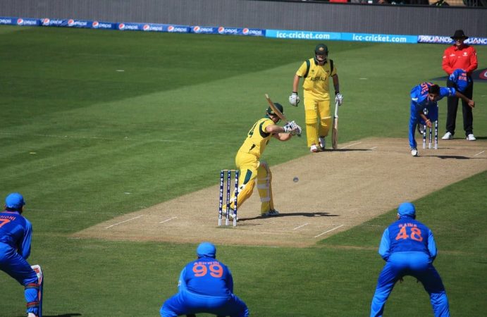 Shreyas Iyer Injury Threatens IPL 2023