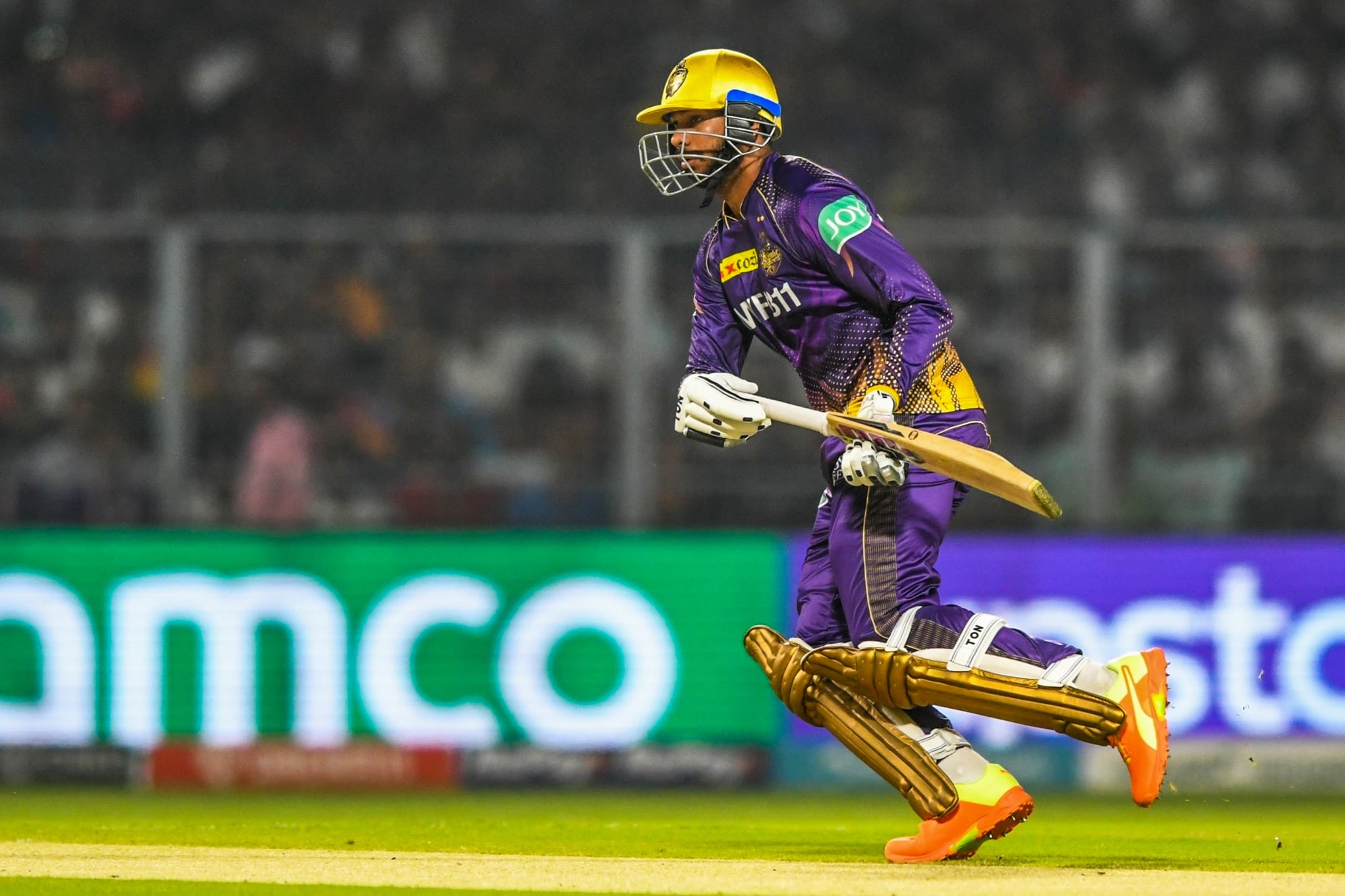 Brad Hogg provides solutions to India&rsquo;s No.4 problem